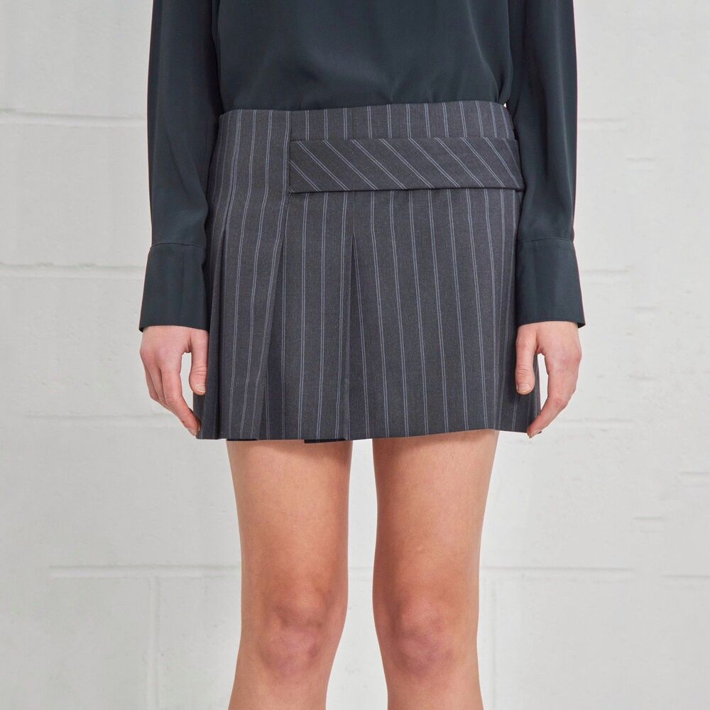 NWT WE-AR4 The Collegiate Skirt Mini Pleated in Grey Size Medium $395